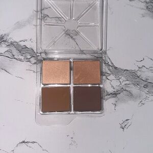 NWOB Tom Ford eyeshadow palette: #28 De La Creme
Never used, no box
Sold in pan